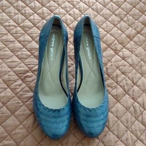 Gorgeous 4 inch Navy pumps